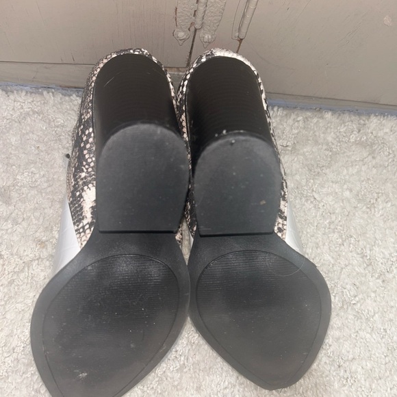 Qupid | Black and White Snakeskin Booties | Size: 9 - Picture 11 of 11